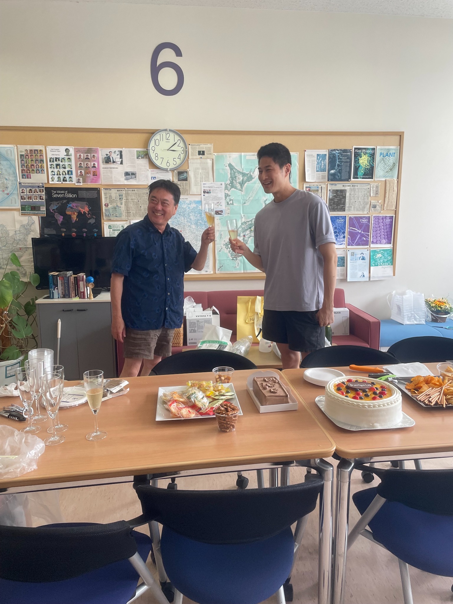Two colleagues raising their glasses at the lab opening celebration